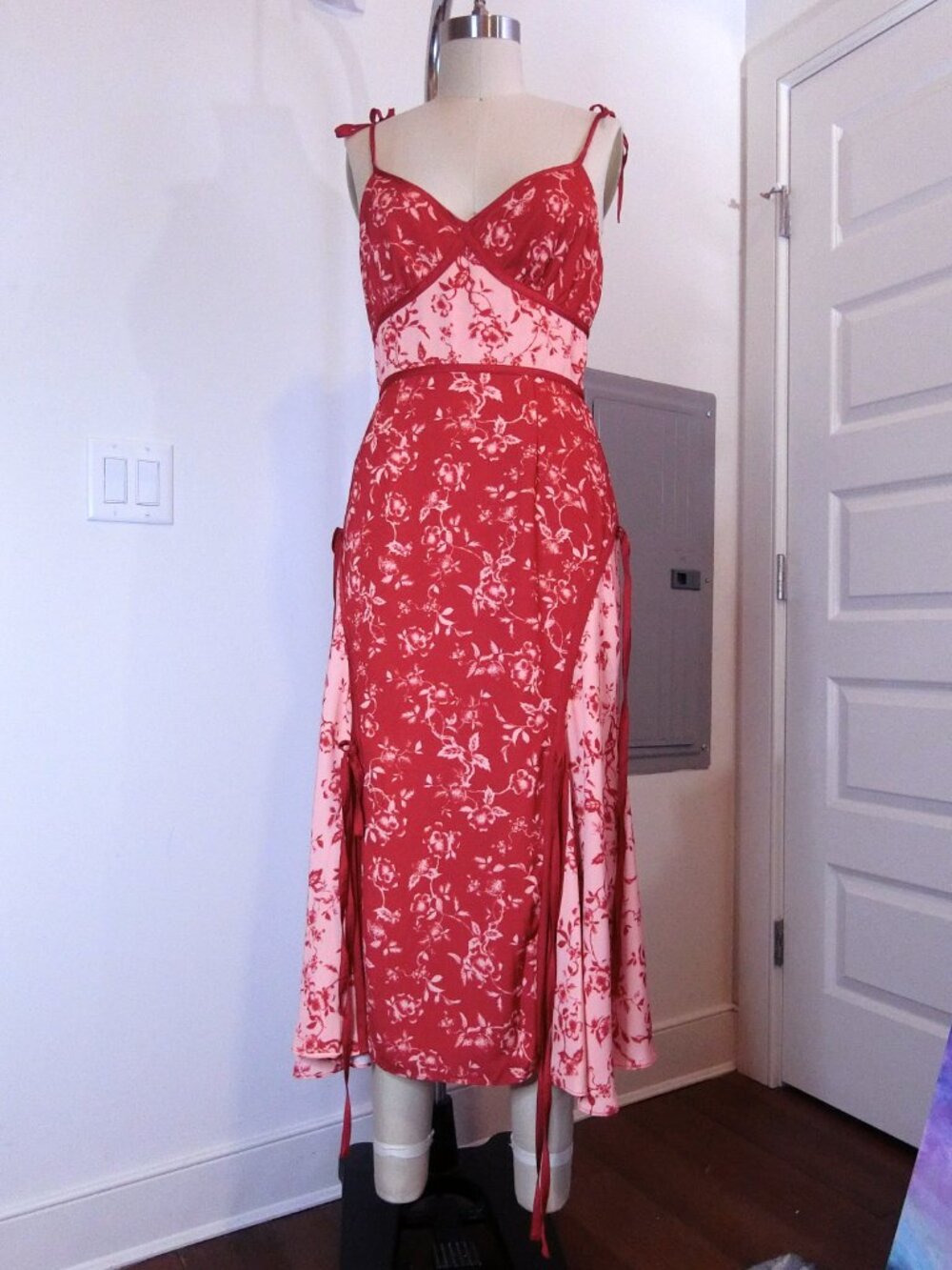 Keepsake Red Pink Floral Tie Strap Midi Dress Romantic Y2K Size M